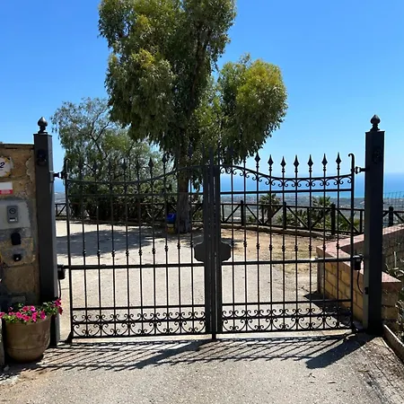 La Casa Di Pippo Flora Bed & Breakfast