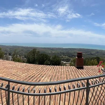 La Casa Di Pippo Flora Bed & Breakfast 3*