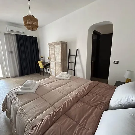 La Casa Di Pippo Flora Bed & Breakfast 3*