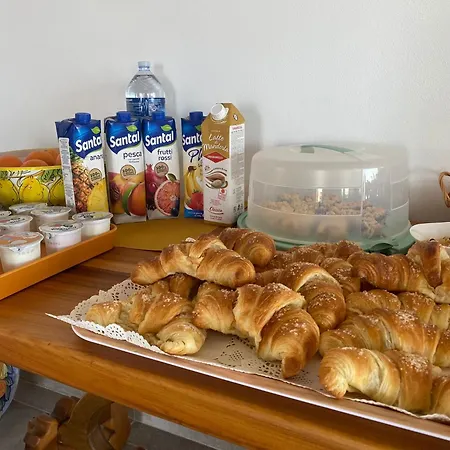 La Casa Di Pippo Flora Bed & Breakfast 4*